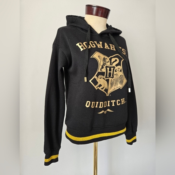 HARRY POTTER Black and Gold Hogwarts Quidditch Sweater. Size XS - Picture 2 of 11